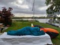 Je maakt wat mee op Fietspont en Theeschenkerij Nyeskou! Vanmorgen om 6 uur signaleerden we een slaper...op de picknick tafel!!
Was vannacht om 2 uur gestrand. Na een uitsmijter Nyeskou en 2 koffie verkeerd vervolgde meneer zijn weg richting Schiermonnikoog.